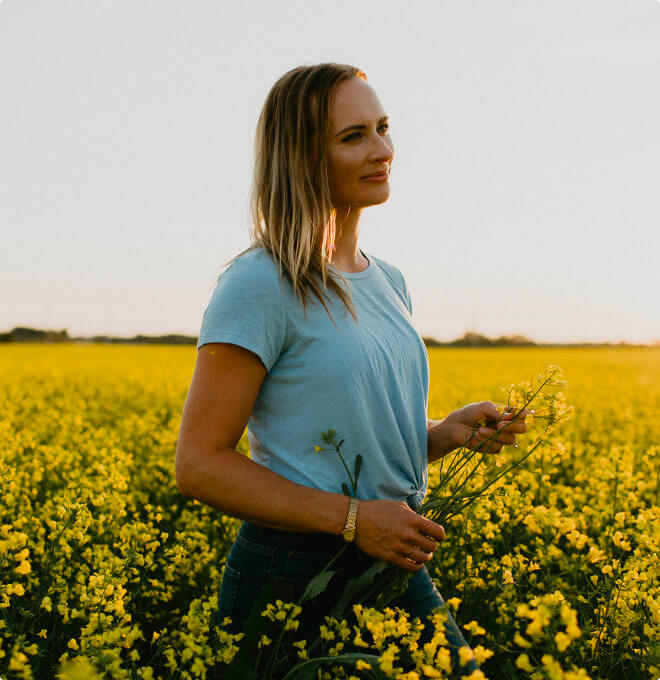 Lynn Dargis Lynn Dargis standing in the field.